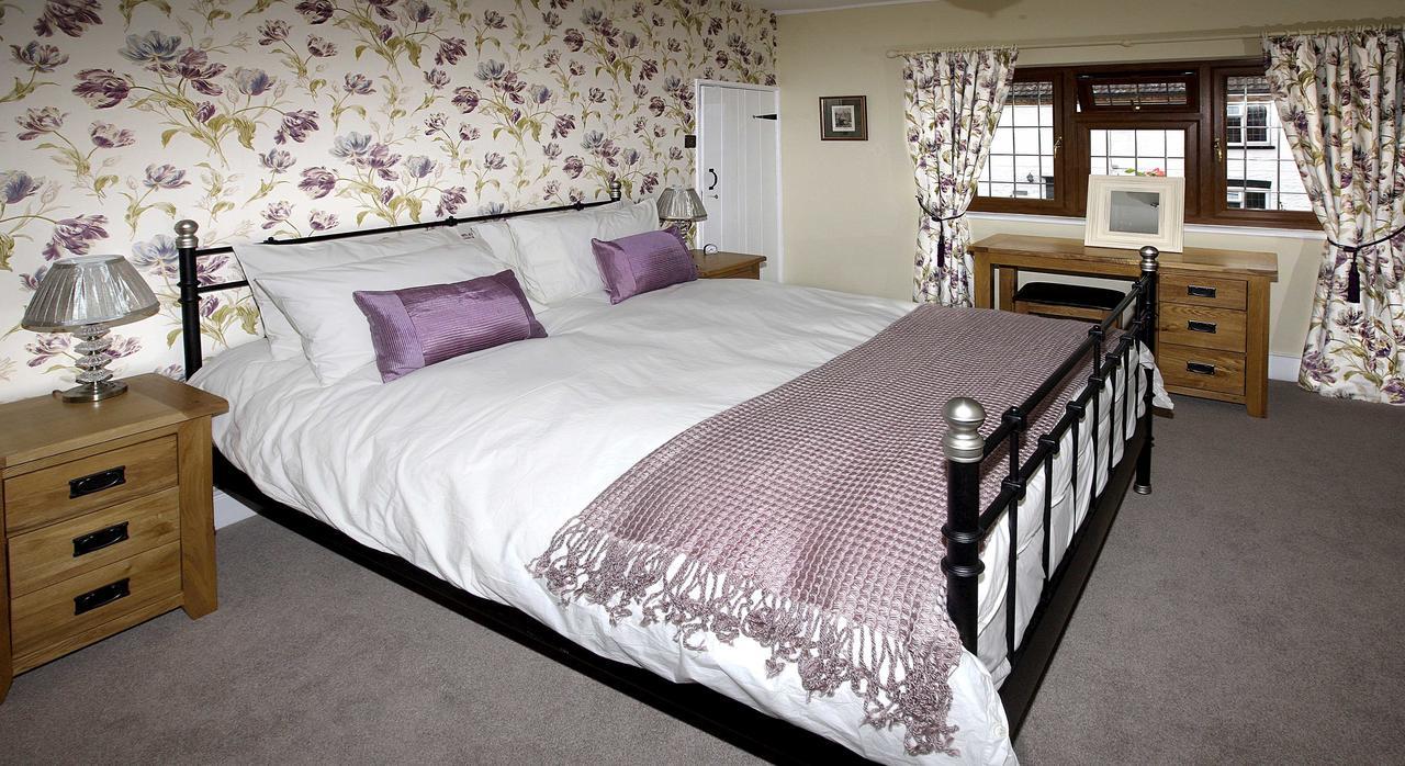 Rose Bed & Breakfast